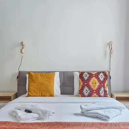 Apartment Moderne A Pres Des Champs-elysees Paris