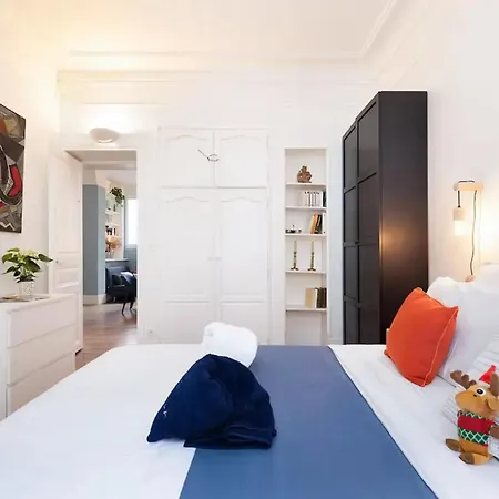 Apartment Moderne A Pres Des Champs-elysees Paris