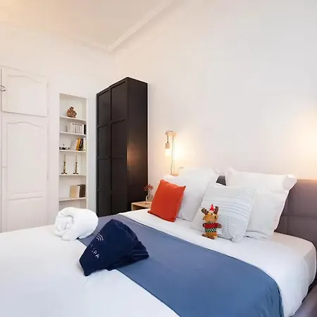 Apartment Moderne A Pres Des Champs-elysees Paris