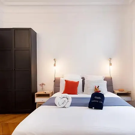 Apartment Moderne A Pres Des Champs-elysees Paris