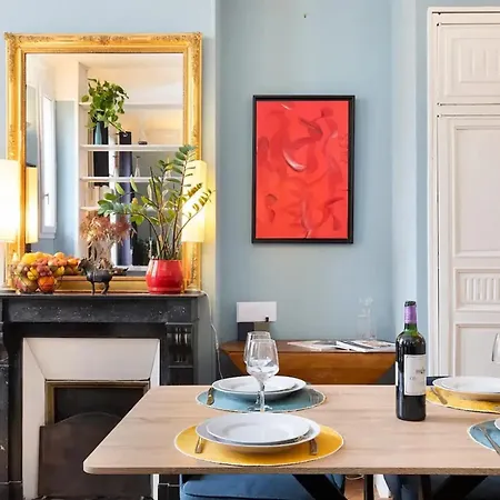Moderne A Pres Des Champs-elysees * Paris